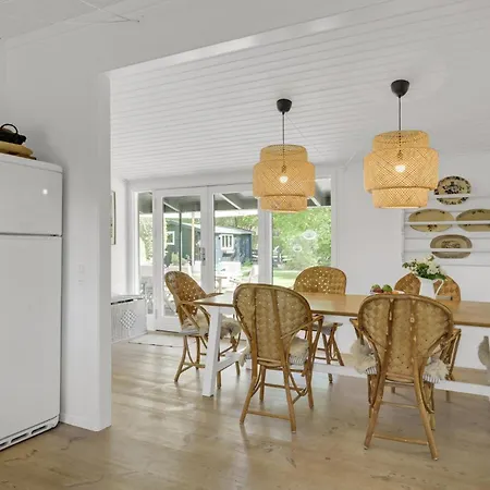 Nyaraló 3 Bedroom Stunning In Tisvildeleje